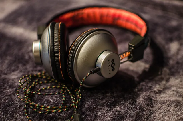 music, headphones, volume, speaker, noisy, audio, music playback, dj, sound studio, hi-fi, sound, datailaufnahme, headphones, speaker, speaker, speaker, speaker, speaker. Checking UGC sound, lighting and product visibility